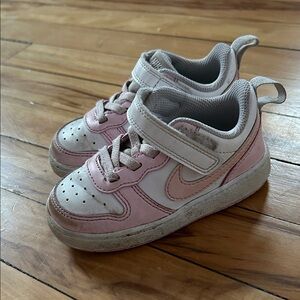 Nike Kids Sneakers in Pink and White